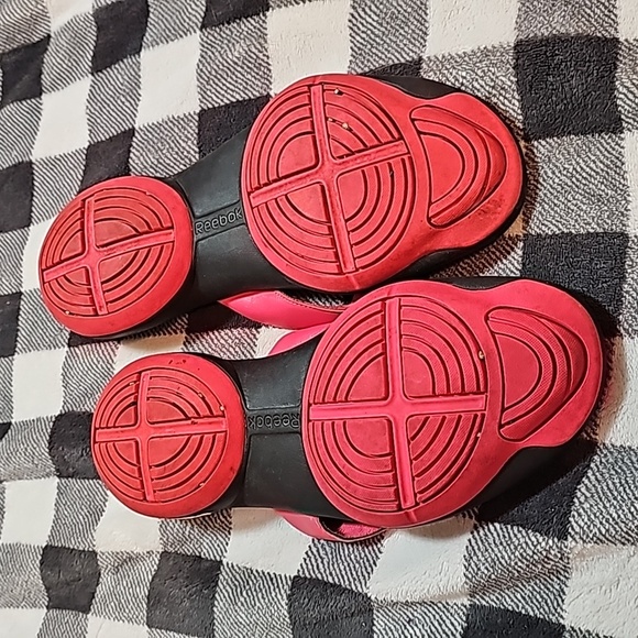 Reebok Black and pink reebok flip flops. Size 9 - Picture 2 of 2